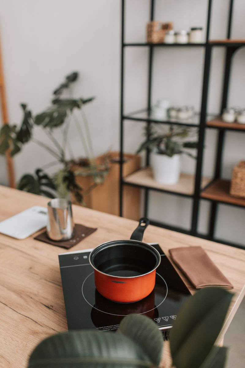 Induction cooktop for light cooking