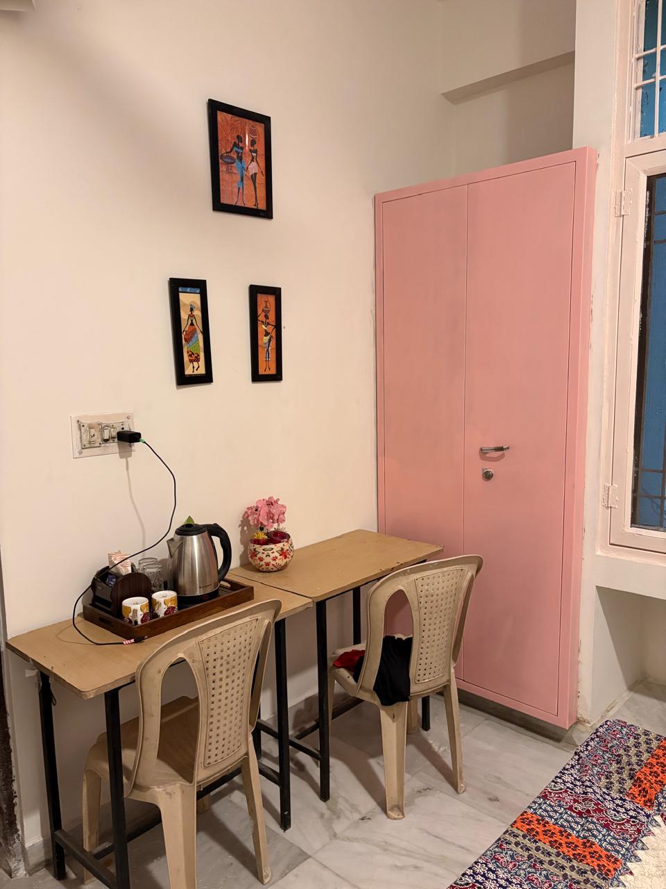 Cozy room with study space