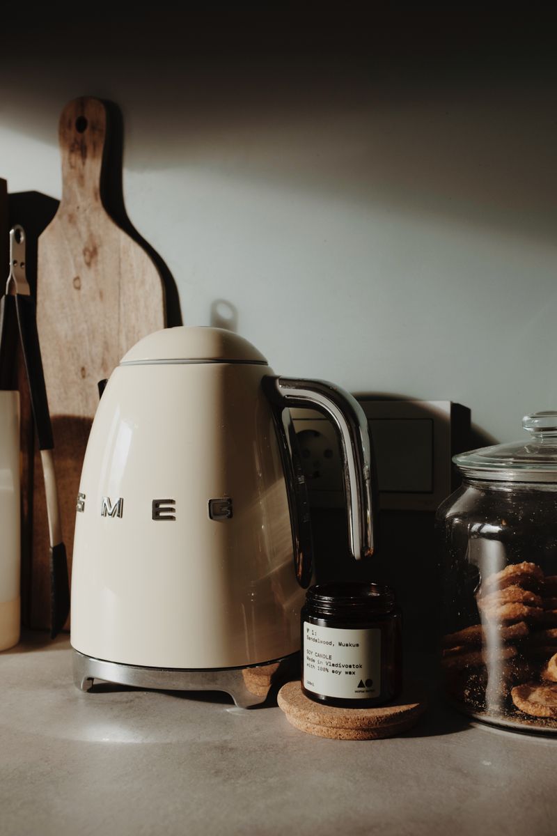 Electric thermos / kettle for hot water